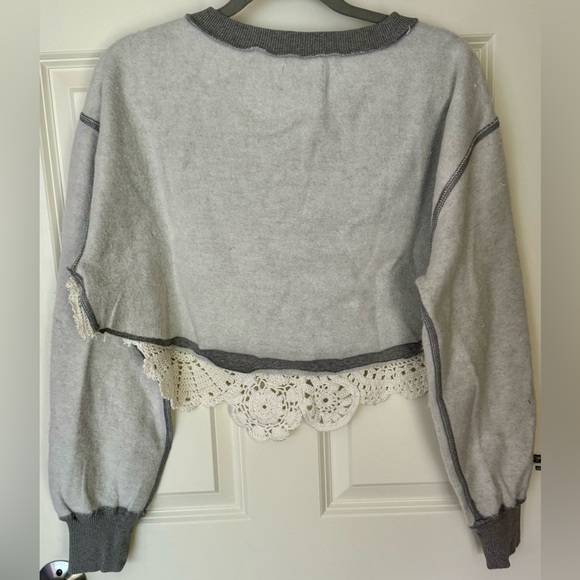 NWT Kimchi Blue Maryn Doily Cropped Crew Neck Sweatshirt - Picture 4 of 6